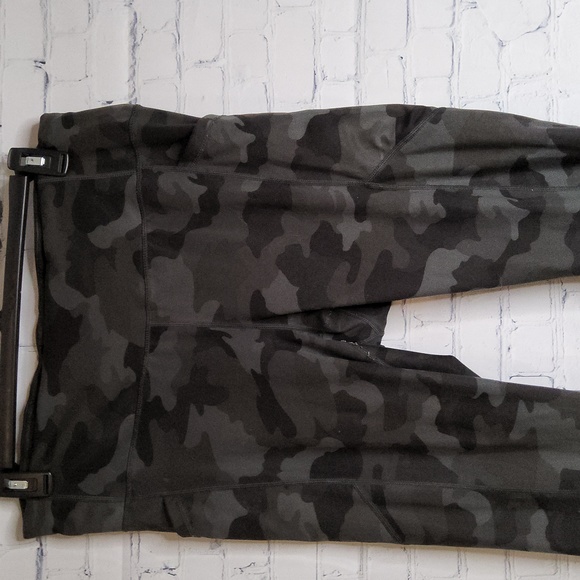 Plus size Yogalicious Lux camo leggings pants Activewear 1X - Picture 2 of 2